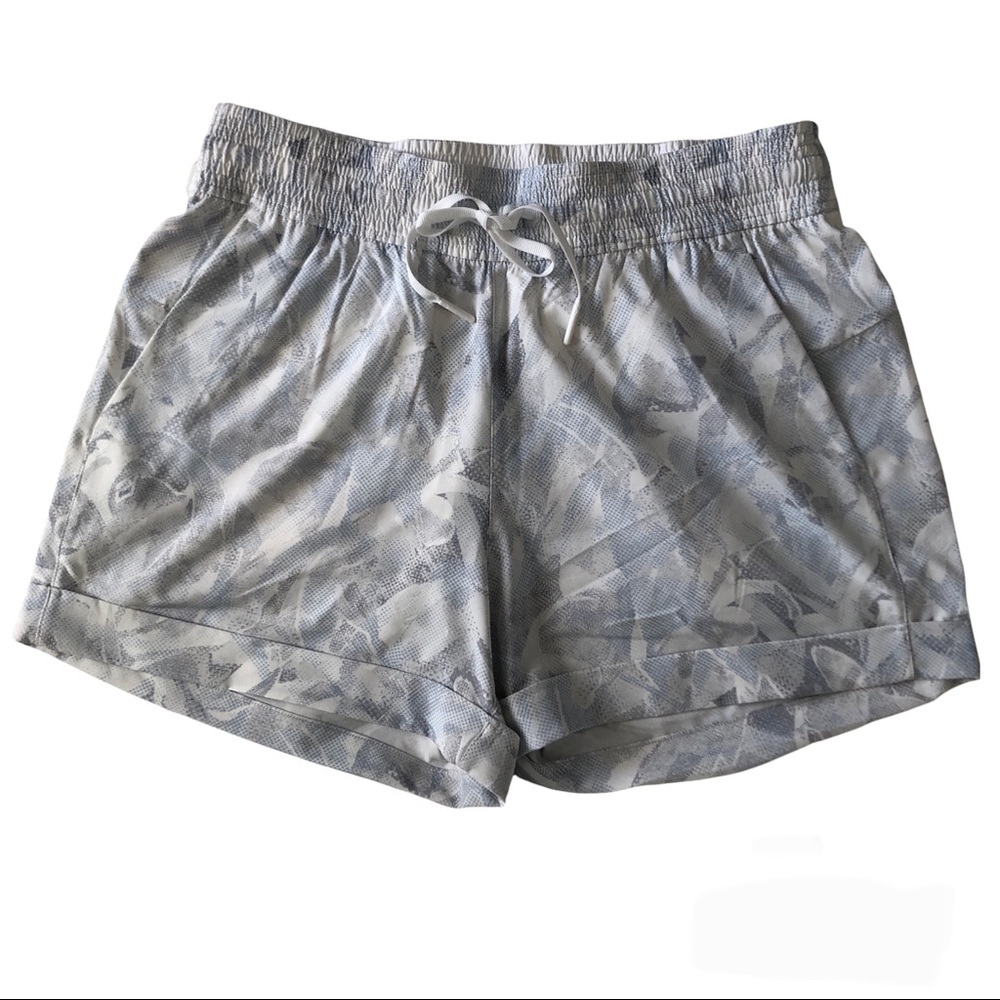 COPY - LULULEMON SPRING BREAK AWAY 3” short size 6